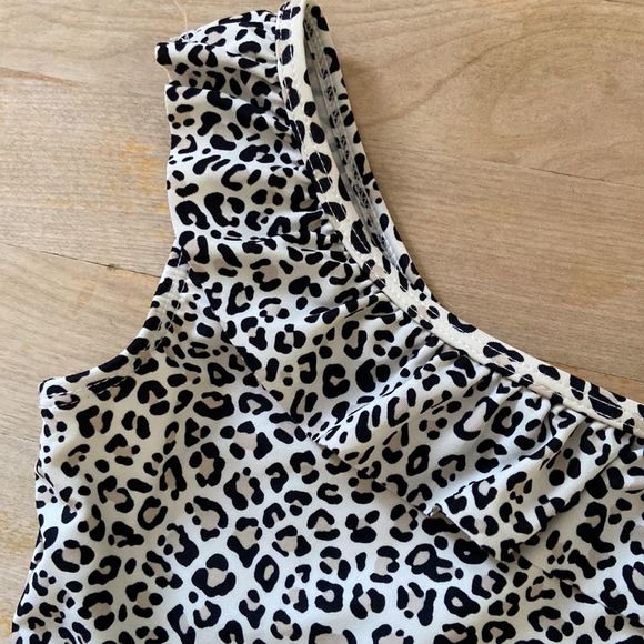 🌺 TCP Animal Print Ruffle One Piece Swim Suit - Picture 2 of 8